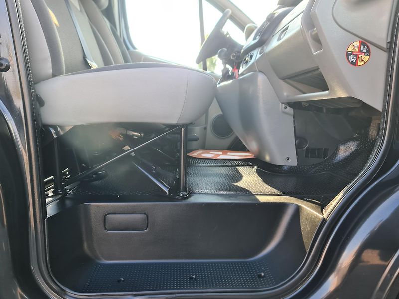 Opel Vivaro (2012) LONG 2.0 CDTi HRADEC KRÁLOVÉ - fotka 37 z 89