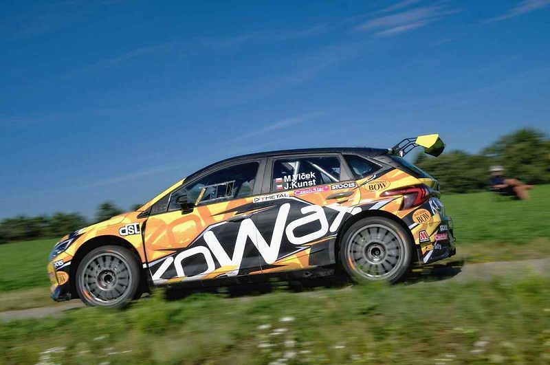 V rámci přípravy na víkendový 53. ročník Barum Czech Rally Zlín absolvovala třicítka pilotů úterní test na trati Ludkovice - Biskupice.