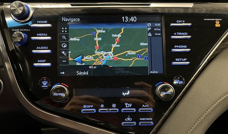 Toyota Camry 2,5 Hybrid AT Executive - fotka 6 z 17