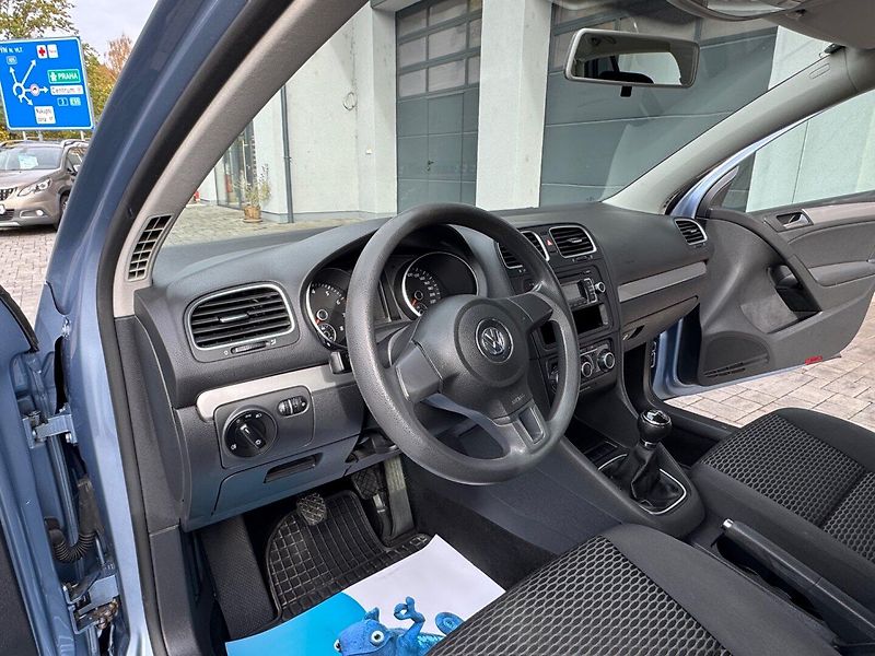 Volkswagen Golf (2010) 1.4 16V TAŽNÉ, SERVISNÍ KNIHA - fotka 16 z 32