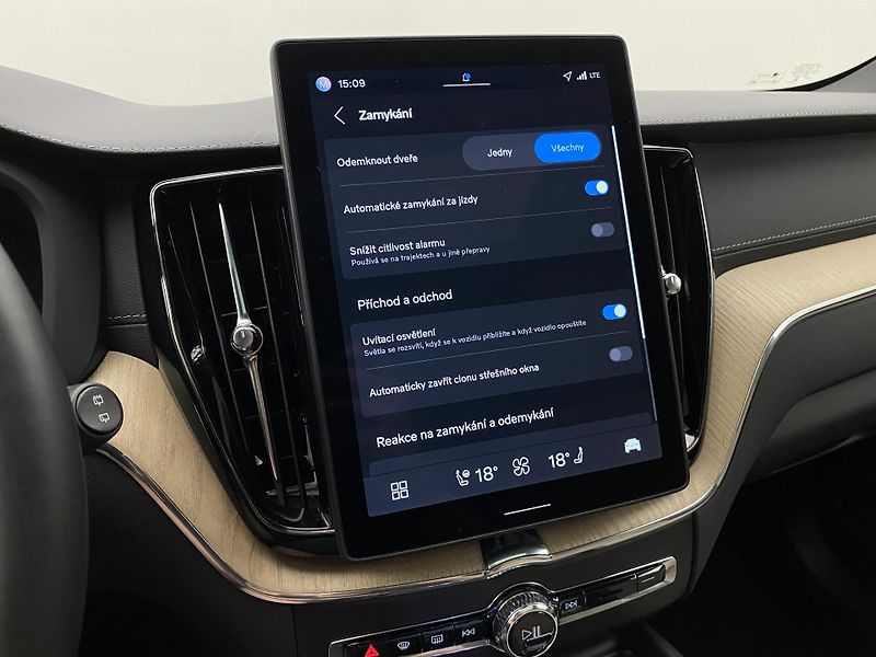Volvo XC60 T8 AWD RECHARGE ULTRA BRIGHT - fotka 56 z 67