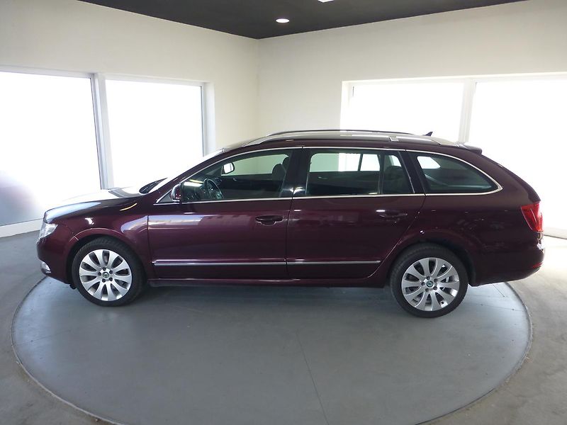 Škoda Superb (2013) 2,0TDI*VYHŘ.S**XENONY**WEBASTO - fotka 9 z 32