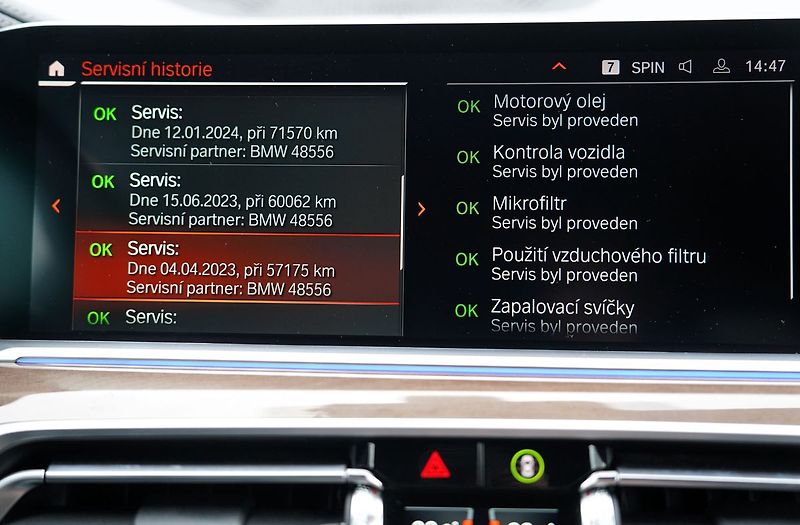 BMW X7 M50i xDrive/AT9/22/ČR/530 PS - fotka 42 z 49