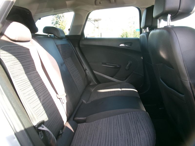Opel Astra (2014) 1,4T KLIMA VÝHŘEV BT TEMP - fotka 11 z 25