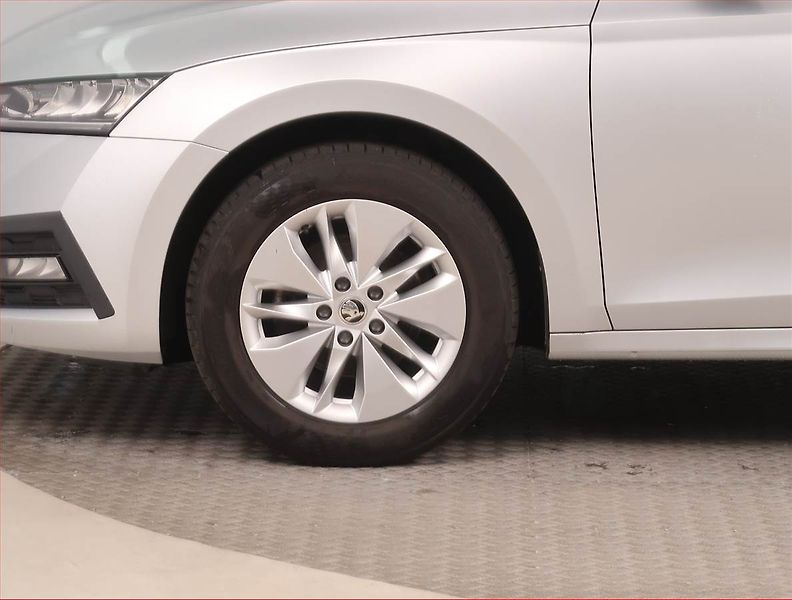 Škoda Octavia (2023) Ambition 2.0 TDI, ČR,1.maj - fotka 14 z 15