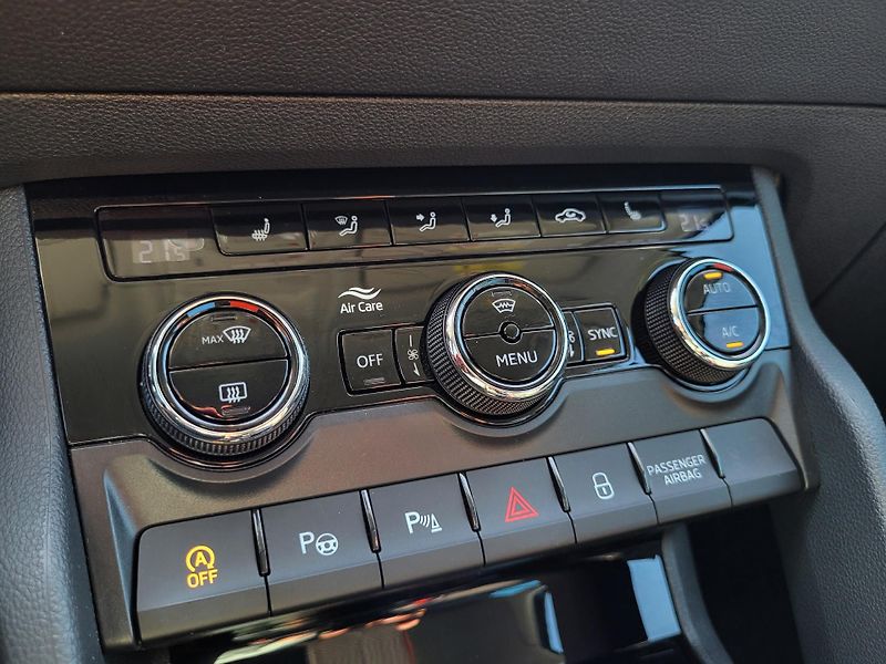 Škoda Karoq 2.0 TDi 110kW DSG 4x4 STYLE+ - fotka 13 z 49
