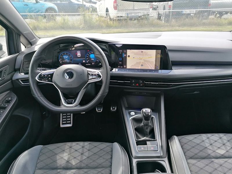 Volkswagen Golf (2022) 1.5 TSi R-LINE IQ-Drive - fotka 8 z 29