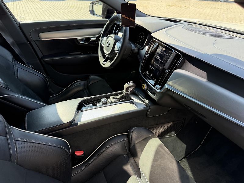 Volvo S90 (2020) 228kW T6 AWD R-DESIGN HUD K360 - fotka 31 z 47