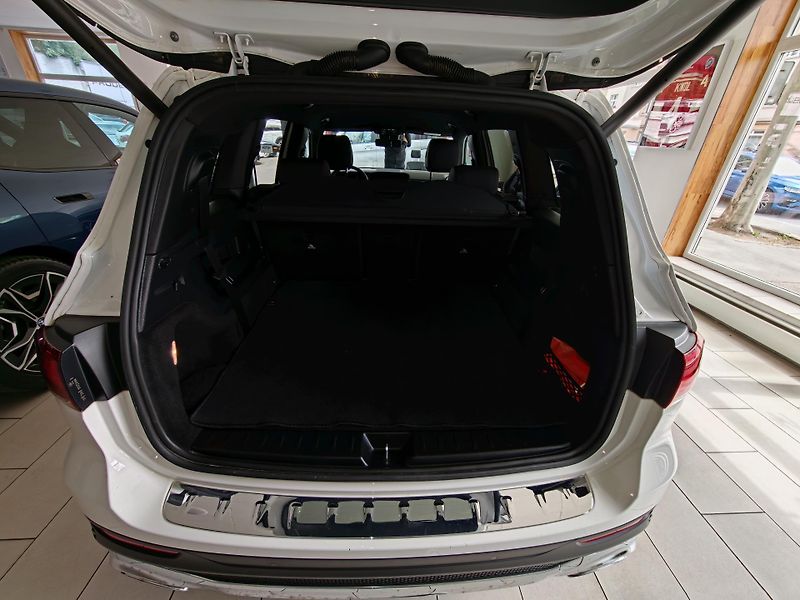 Mercedes-Benz GLB 200d 4M AMG 7míst - fotka 19 z 48