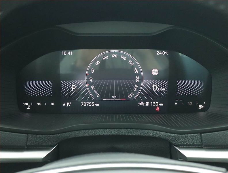 Škoda Karoq (2023) Ambition 2.0 TDI - fotka 11 z 17