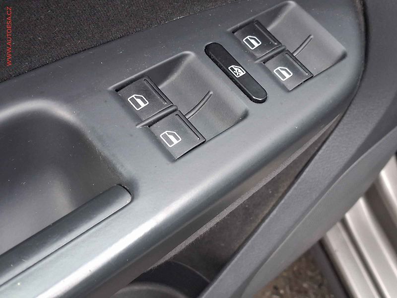 Volkswagen Touran (2007) 1.4 i, Xenon, webasto - fotka 11 z 17