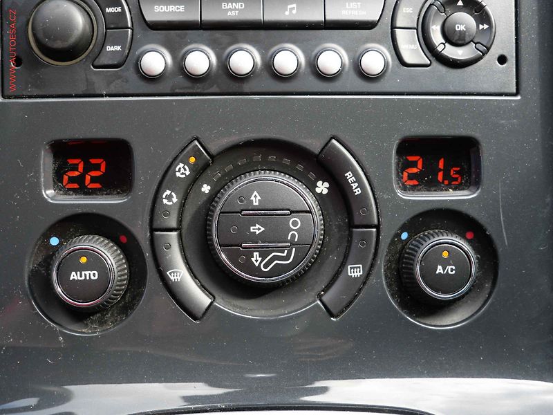 Peugeot 5008 (2010) 2.0 HDi 7míst, ČR, Panor. TZ - fotka 16 z 19