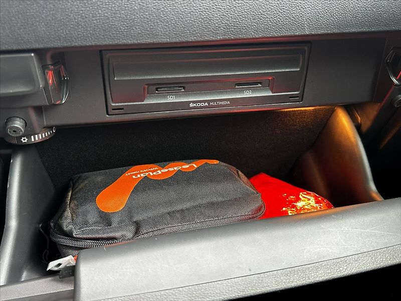 Škoda Karoq 1,6 TDI 85kW STYLE CZ-SERVIS!! - fotka 33 z 42