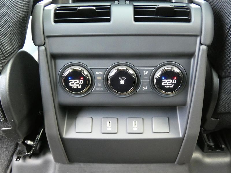 Land Rover Defender 110 4,4 OCTA P635 - fotka 16 z 46
