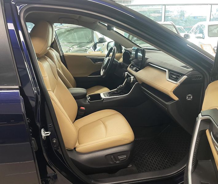 Toyota RAV4 2.5 Hybrid Executive e-CVT, ČR - fotka 12 z 30