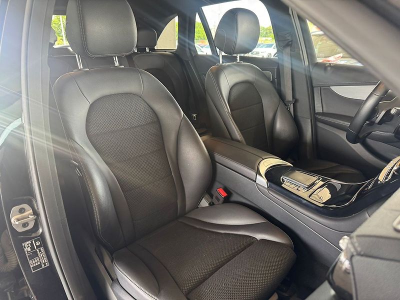 Mercedes-Benz GLC 220d 4MATIC - fotka 21 z 21
