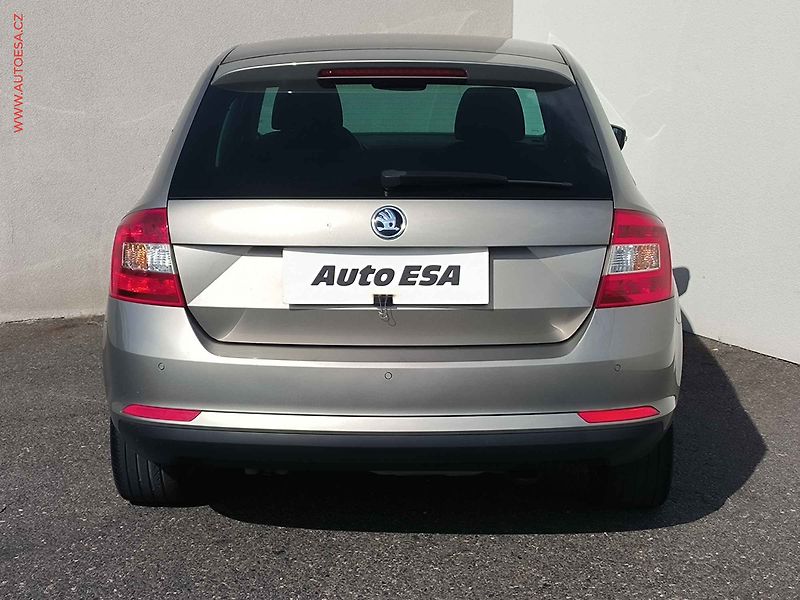 Škoda Rapid (2016) 1.4 TSi, Joy, DSG, xenon - fotka 5 z 20