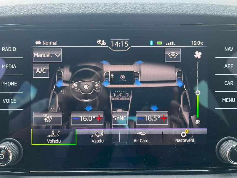 Škoda Karoq (2023) SPORTLINE TSI 1.5/110KW 6MP - fotka 33 z 35