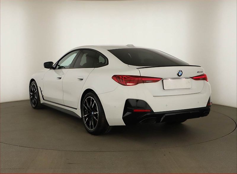 BMW Řada 4 (2025) M440i xDrive, Sport Line - fotka 4 z 25