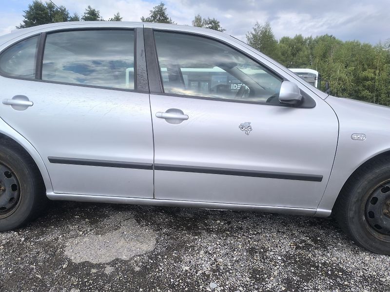 Seat Leon BEZ KOROZE,KLIMA,240KM,NOVÁ TK - fotka 6 z 17
