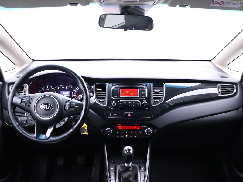 Kia Carens 1,7 CRDi 85kW CZ Comfort 2.Maj - fotka 22 z 29