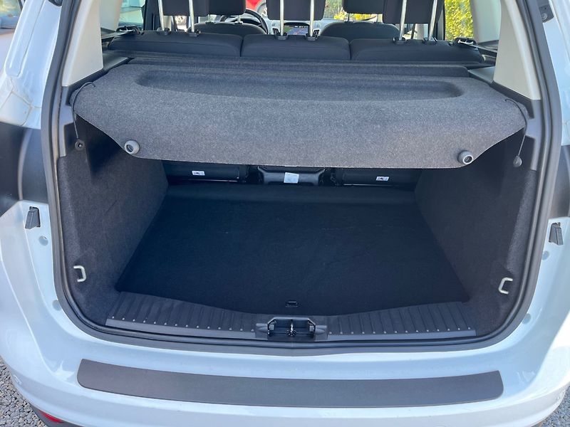 Ford C-MAX (2015) 1.5 TDCi Top Stav - fotka 12 z 17