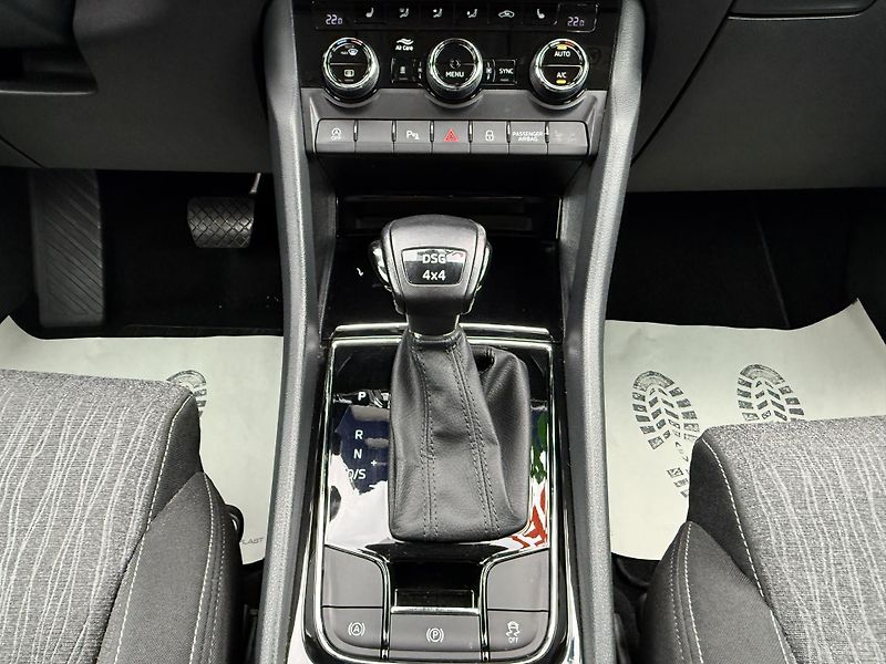 Škoda Karoq 2,0 TDI Style 4x4 Automat DSG - fotka 32 z 38