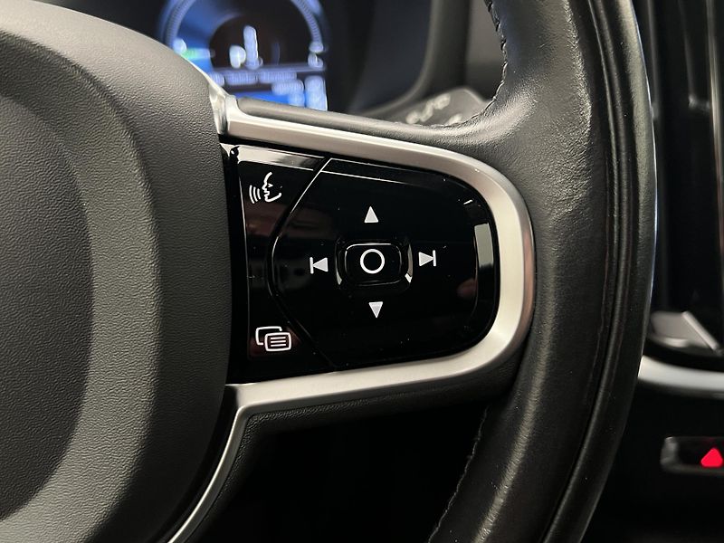 Volvo V60 T6 MOMENTUM RECHARGE AUT - fotka 25 z 44