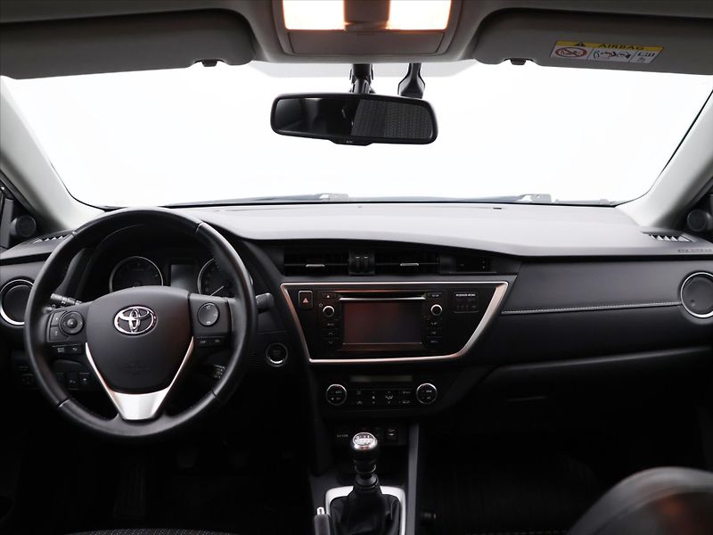 Toyota Auris 1,6 97kW CZ Style Valvematic - fotka 23 z 31