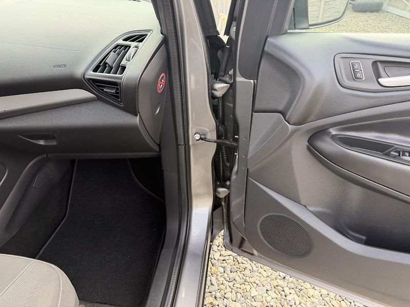 Ford Kuga 2.0TDCi 140PS 162TKM SERVIS!!! - fotka 128 z 162