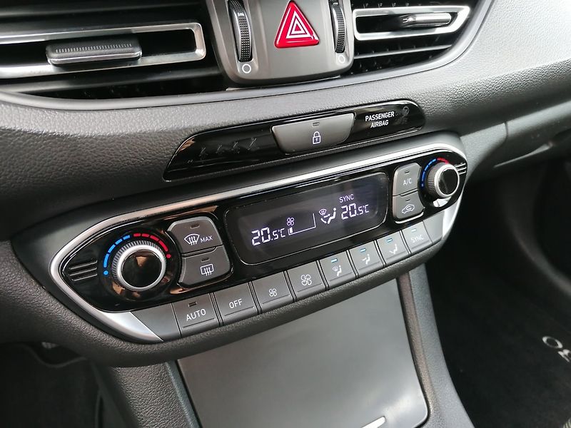 Hyundai i30 (2022) 1.6 CRDi MHEV 100kW Kůže - fotka 15 z 39
