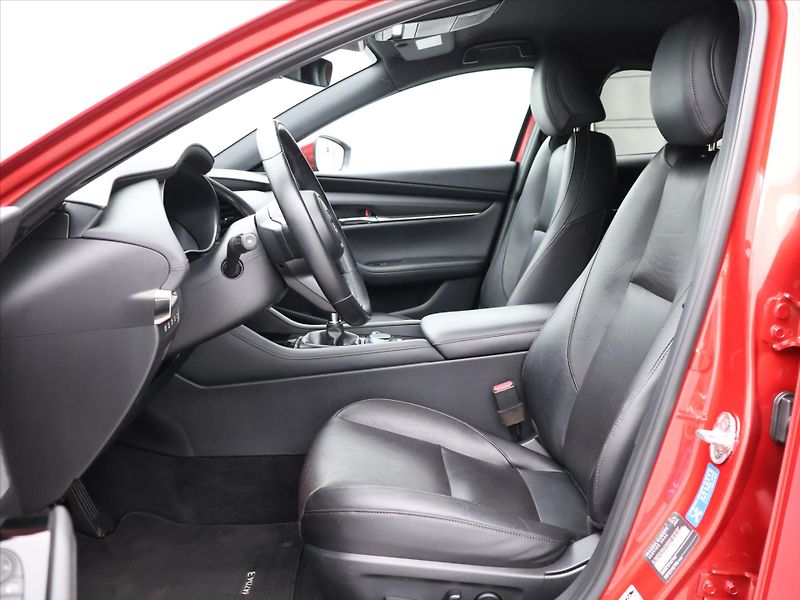 Mazda 3 2,0 Skyactiv-X180 GT Plus Bose - fotka 11 z 36
