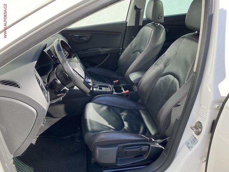 Seat Leon (2019) 2.0 TDi, FR, DSG, kůže, panor - fotka 9 z 19