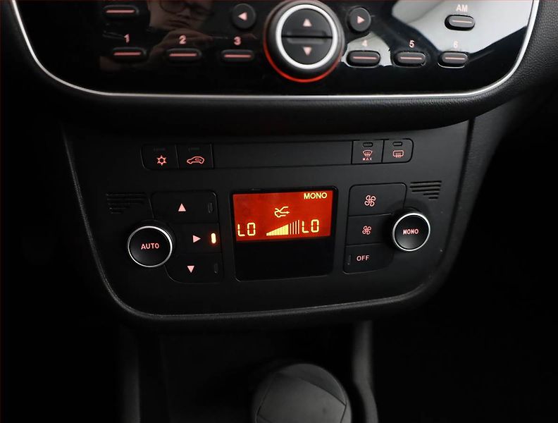 Fiat Punto (2015) 1.4 - fotka 10 z 15