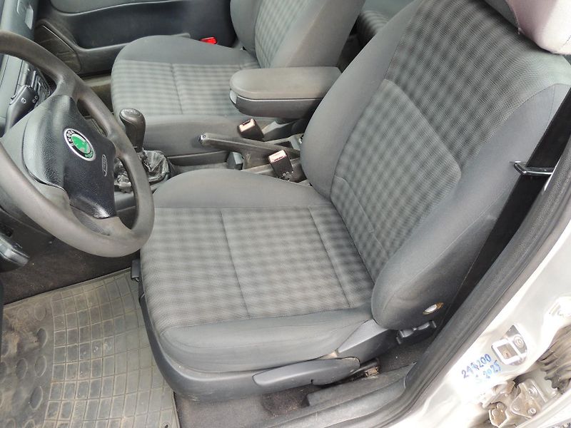 Škoda Octavia (2004) Combi 1.6i,75kw,klima - fotka 13 z 24