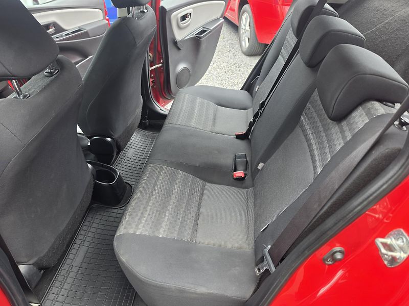 Toyota Yaris 1.3 VVTI Automat  - fotka 7 z 15