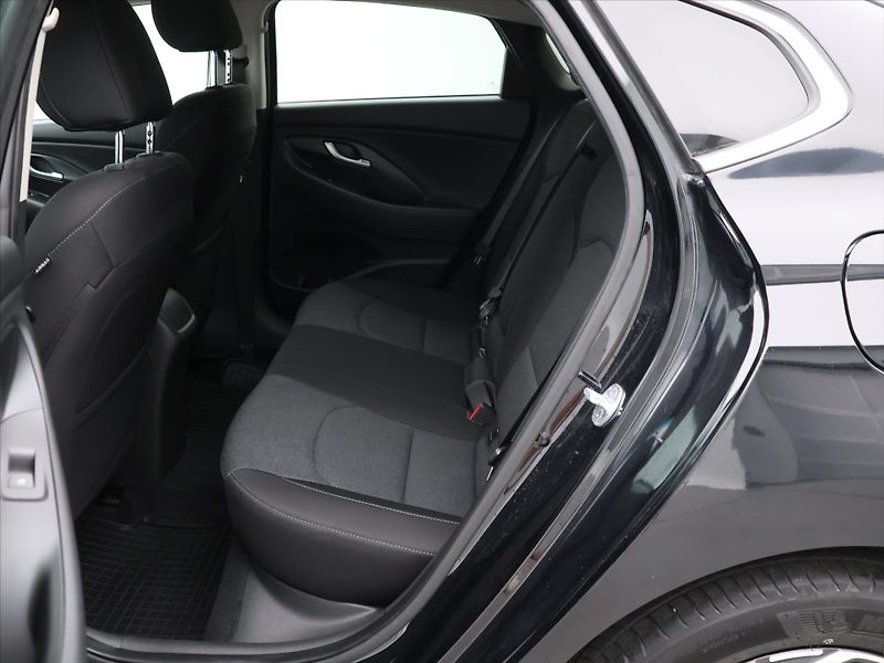 Hyundai i30 1.5 1.5 T-GDI Mild LED CZ - fotka 13 z 27