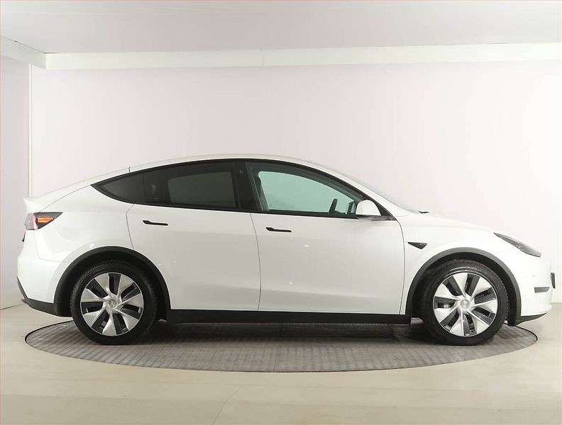 Tesla Model Y (2022) Long Range AWD 79kWh, SoH 93% - fotka 6 z 33