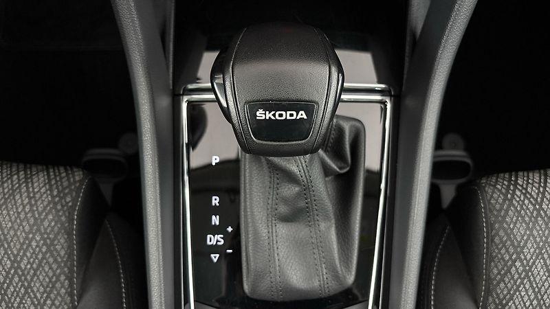 Škoda Karoq 1.5 TSI DSG Style - fotka 24 z 29