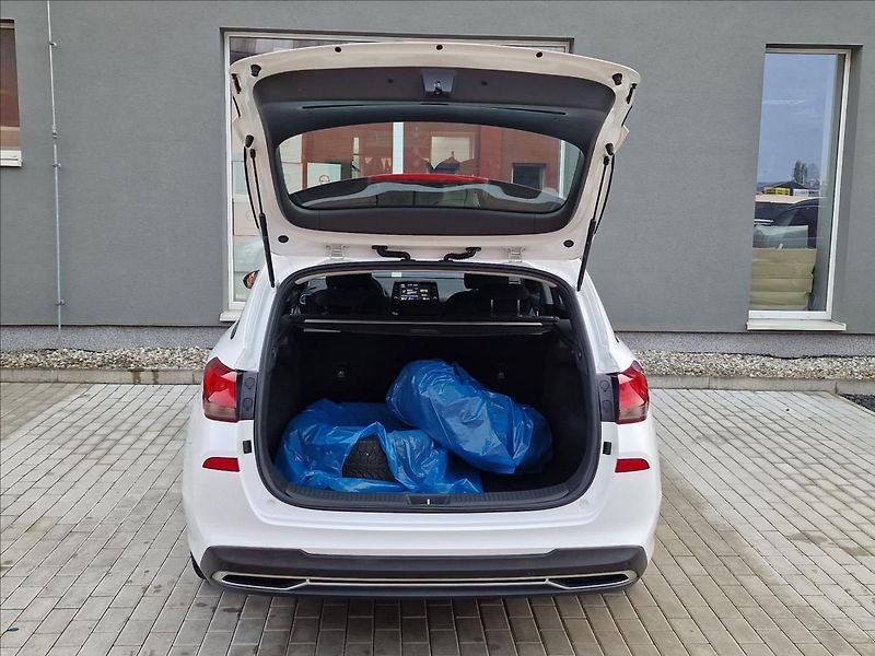 Hyundai i30 1.6 CRDi Comfort,ČR,1.Majitel - fotka 38 z 49