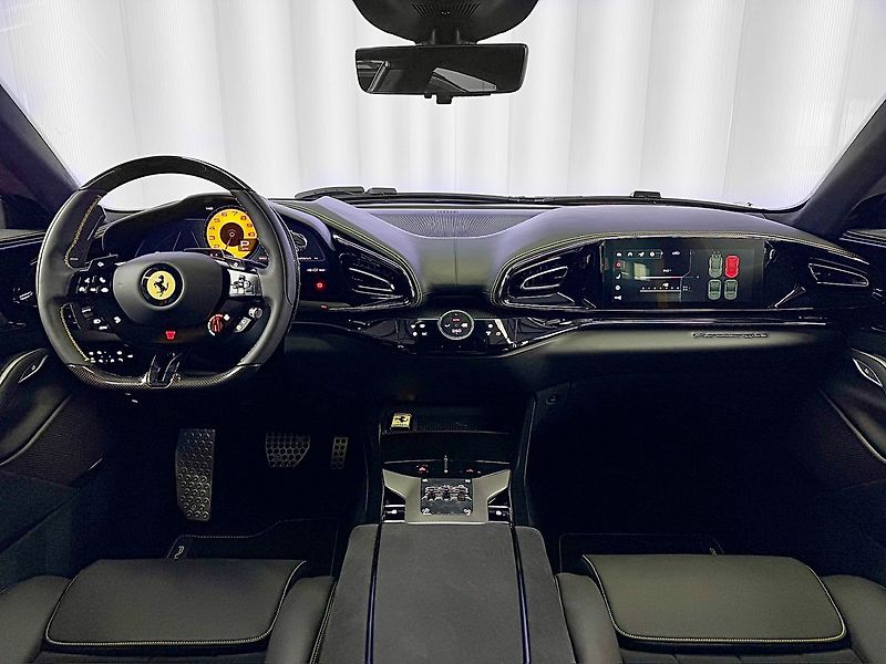 Ferrari Purosangue V12 CARBON, ALCANTARA, PANORAM - fotka 9 z 38