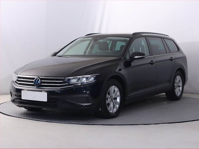 Volkswagen Passat (2022) Business 2.0 TDI - fotka 2 z 24