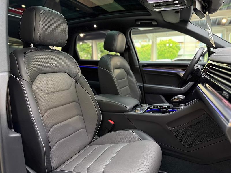 Volkswagen Touareg TDI 210 kW R-Line Pano Taž Ven - fotka 10 z 19