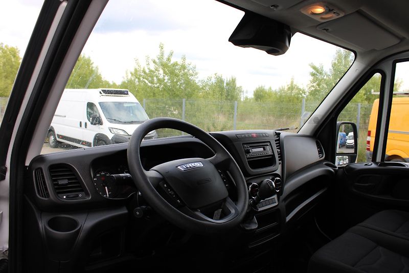 Iveco Daily 35C160 2,3 Skříň+čelo+klima - fotka 8 z 19