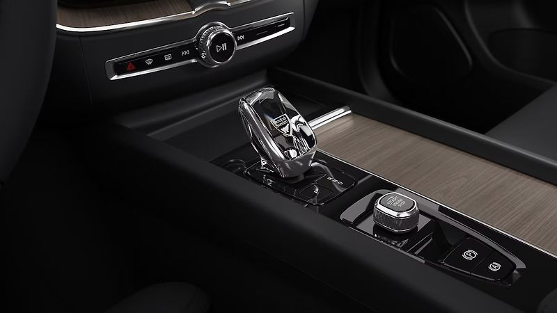 Volvo XC60 (2026) PLUS BRIGHT, B5 AWD, 184+10 kW - fotka 11 z 13