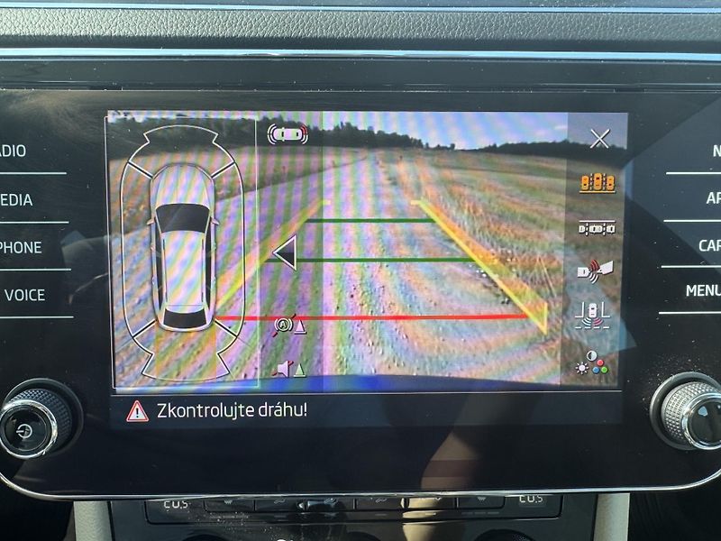 Škoda Superb (2022) 2.0TDI DSG STYLE EXTRA ČR - fotka 20 z 28
