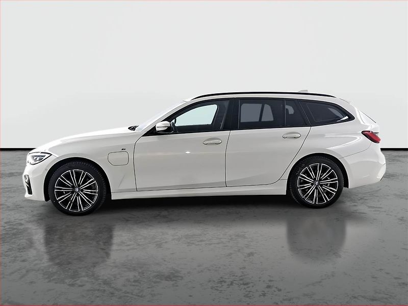 BMW Řada 3 (2021) 320 e xDrive - fotka 3 z 25