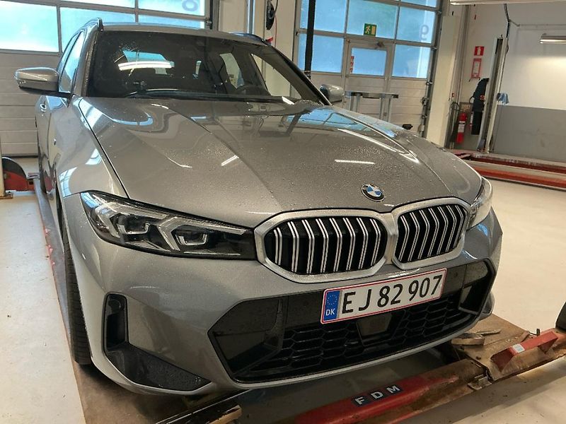 BMW Řada 3 330i xDrive Touring - fotka 5 z 17