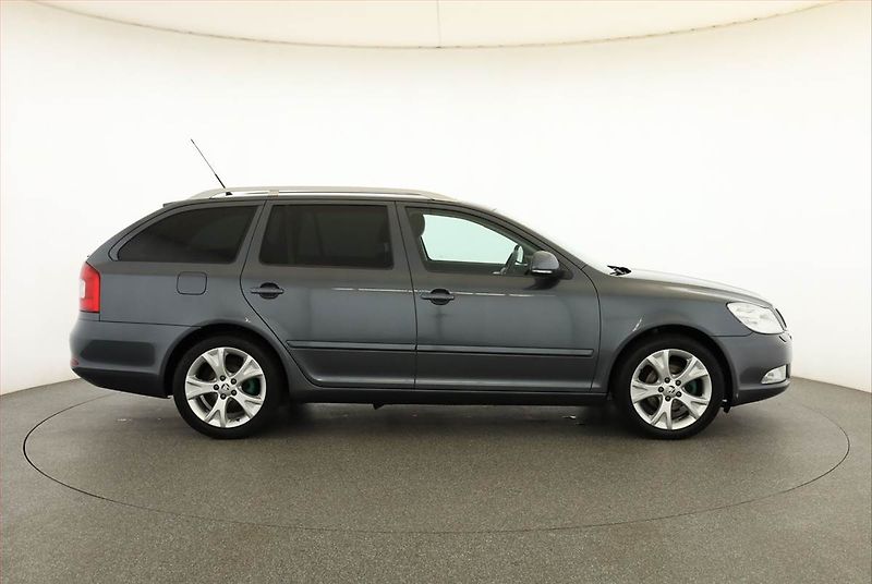 Škoda Octavia (2010) 1.6 TDI, Xenony, Tempomat - fotka 6 z 17