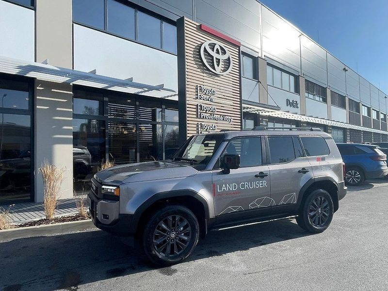 Toyota Land Cruiser 2.8D 8AT 4x4 Executive Skyview - fotka 1 z 34